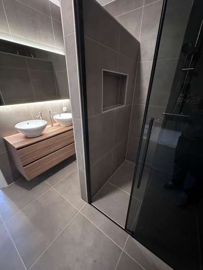 Badkamerrenovatie – afwerking (18)
